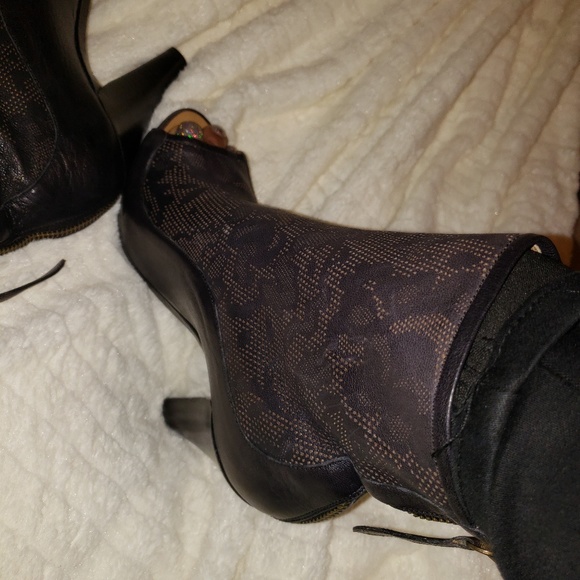 UGG COLLECTION open toe UGG booties - Picture 7 of 8